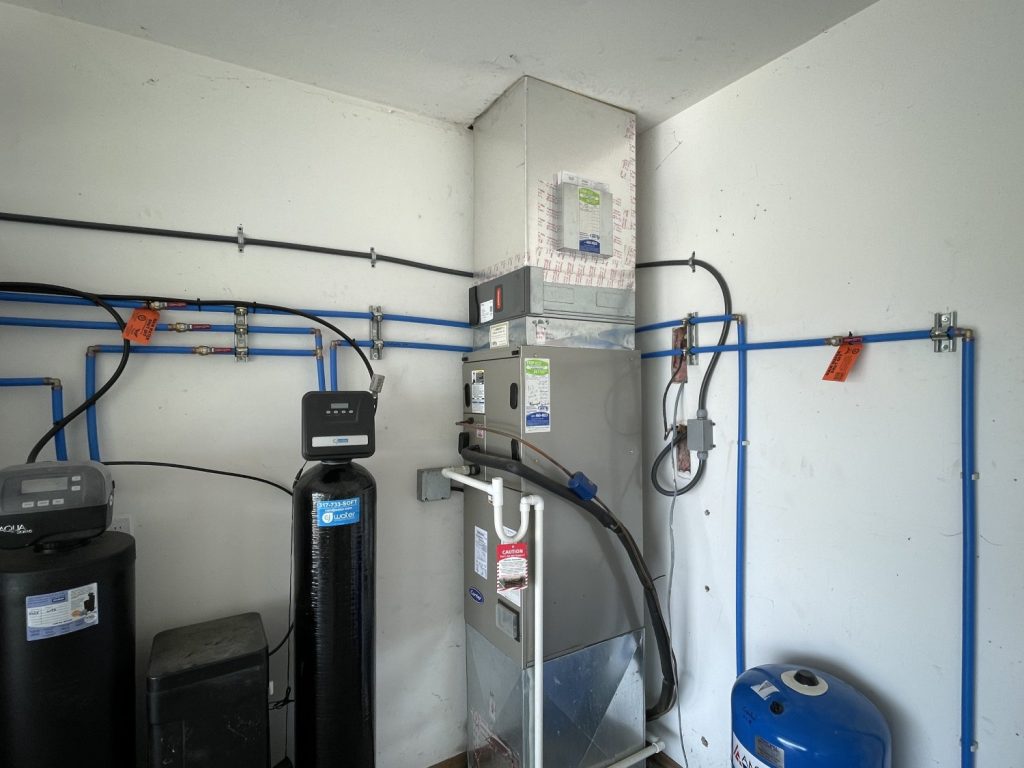Water filtration system installed with pressure tank